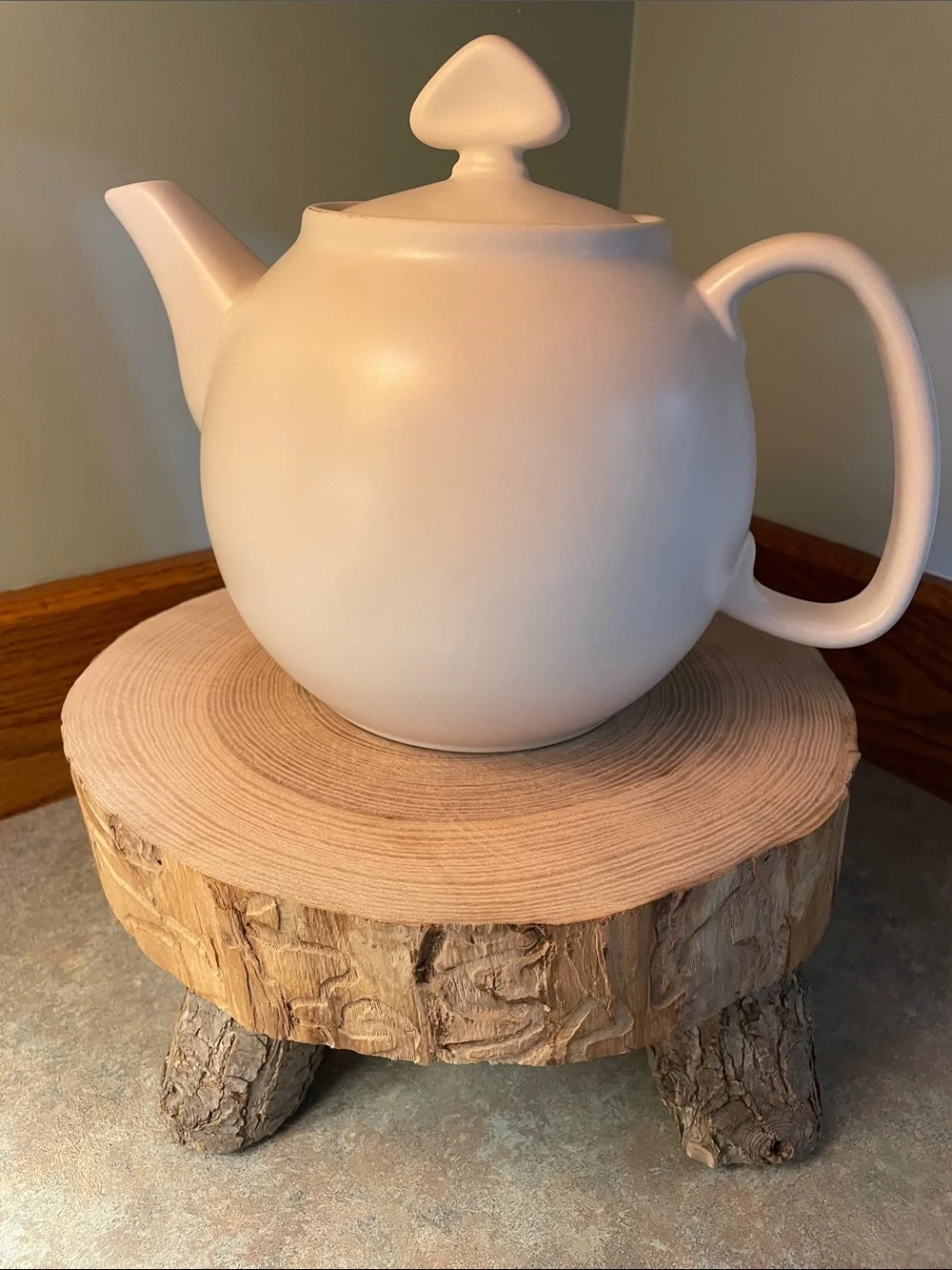 Classic White Round Ceramic Teapot with Decorative Lid